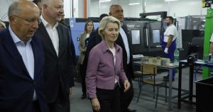 Avionul în care se afla președinta Comisiei Europene, Ursula von der Leyen, a fost afectat de un incident suspect de interferență electromagnetică atribuit Rusiei în timpul aterizării în Bulgaria, potrivit unor surse din presa financiară internațională.