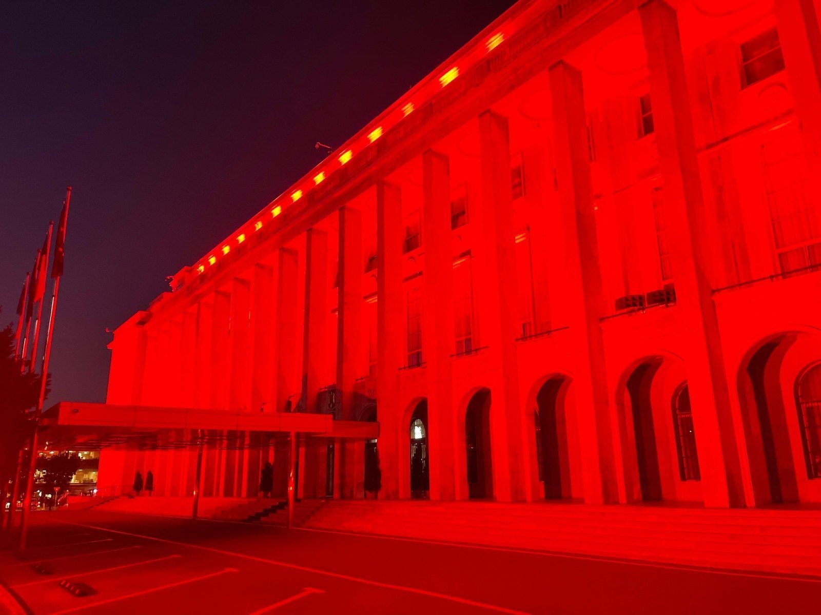 Palatul Victoria va fi iluminat în roșu duminică pentru a celebrează Ziua Mondială de Conștientizare asupra bolii Duchenne