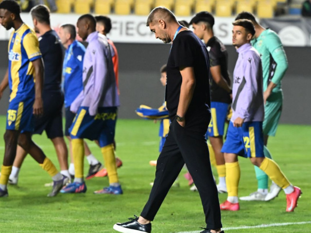 ”Să dăm o nouă față echipei”. Petrolul, prima reacție după despărțirea de Liviu Ciobotariu