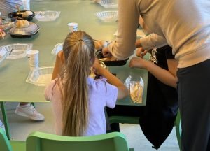 Când obstacolele devin victorie: modul în care KFC ajută copiii din Ferentari să-și redescopere dragostea pentru învățare