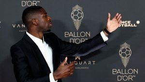 Iată o reformulare a textului: “Transmisie live a Premiului de Aur 2025: câștigători, număr de voturi și ultimele știri de la evenimentul de gală | Dembélé, Lamine, Mbappé…”

Sau, o altă variantă:

“Ediția 2025 a Premiului de Aur, în direct: lista câștigătorilor, rezultatele voturilor și ultimele informații de la ceremonia de decernare a premiilor | Dembélé, Lamine, Mbappé…”