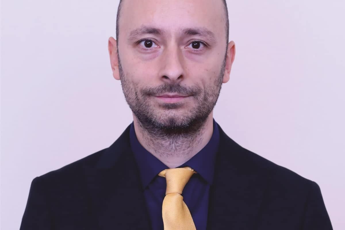 Mihai Pascariu - Întrebare parlamentară - Reorganizarea prin comasare a trei licee tehnologice din municipiul Arad