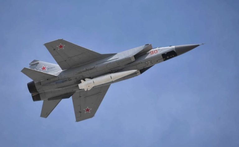 Avioane rusești MiG-31 dotate cu rachete hipersonice Kinjal efectuează un zbor de patru ore în timpul exercițiilor militare „Zapad 2025”ea noastră”