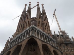 Sagrada Familia se pregătește să-și finalizeze cel mai înalt turn și să devină cea mai înaltă biserică din Europa, cu construcția demarată în 1882