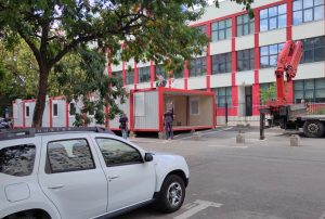 Directorii de la cea mai mare școală din București, Hamburg 195, își depun colectiv demisia; peste 230 de părinți solicită intervenția justiției din cauza haosului înainte de startul anului școlarea noastră”