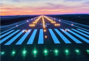 UAV aproape de Aeroportul Otopeni / Mai multe aeronave au aterizat pe o pistă de rezervă