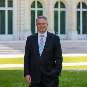 Secretarul General al Organizației pentru Cooperare și Dezvoltare Economică vizitează Bucureștiul; programate discuții cu oficiali români.