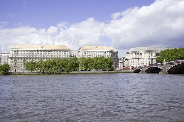 [ad_1] Un fost director al serviciului secret MI5 sugerează că Marea Britanie ar putea fi deja în conflict deschis cu Rusia, din cauza unor atacuri cibernetice, acte de sabotaj și alte acțiuni ostile desfășurate de Moscova împotriva Regatului Unit, conform unui articol publicat în The Guardian