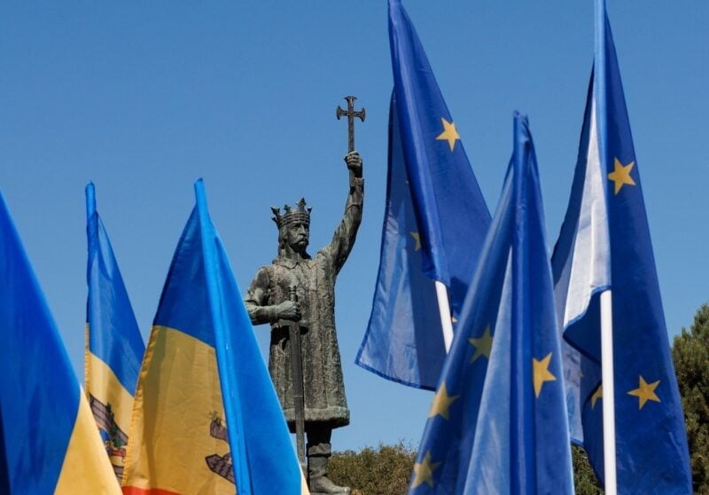 Steag-republica-Moldova-ue-stefan-cel-mare-chisinau-e1759129592406.jpg