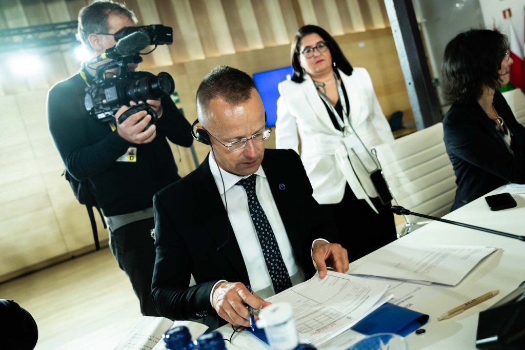 Peter Szijjarto afirmă că Zelenski devine tot mai agitat din cauza sentimentelor antimaghiare / Ministerul Apărării din Ungaria contrazice incidentul cu dronele