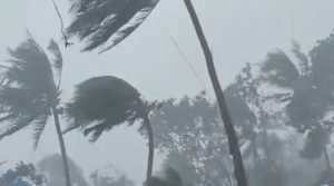 Peste 400.000 de persoane evacuate și trei decese după trecerea taifunului Bualoi prin Filipine / Probleme în infrastructura de combatere a inundațiilor cauzate de corupție