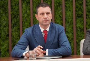 Tanczos Barna: Dl. Bolojan se caracterizează prin rigurozitatea sa comparativ cu alţii – nu aş dori să-l calific inflexibil, însă este un individ cu suficientă determinare, putere şi bravură pentru a conduce România prin această perioadă.