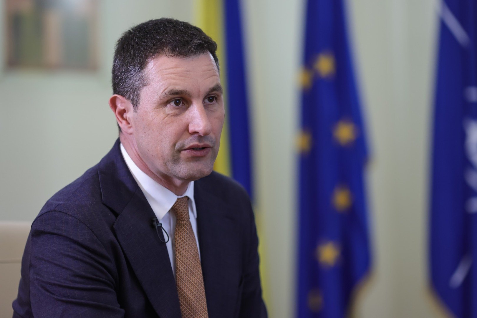 [ad_1] Vicepremierul Tanczos Barna a afirmat miercuri seara, la emisiunea unui canal de știri, că speră ca judecătorii Curții Constituționale, chemați să analizeze dacă legea care modifică sistemul de pensii al magistraților este constituțională, să ia o decizie înțeleaptă, benefică pentru țară