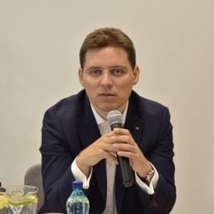 Victor Negrescu: Previzionăm că taxa pe corporații sugerată de Comisia Europeană, în cadrul viitorului buget, nu va primi aprobare; în cazul în care noile impozite nu sunt acceptate, este necesar ca Executivul european să prezinte o altă propunere pentru buget.