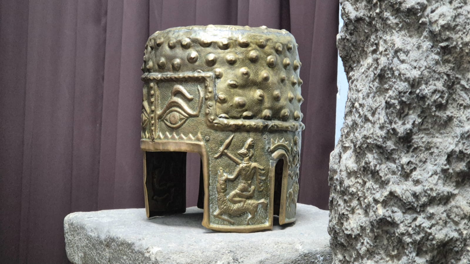 România a primit o despăgubire de 5,7 milioane de euro pentru coiful de la Coțofenești și trei brățări dacice furate în ianuarie 2025 din muzeul Drents din Olanda