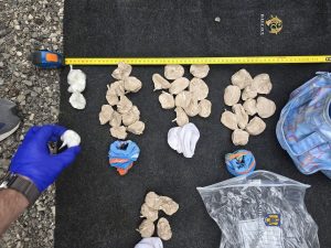 23 de persoane arestate în urma a 64 de percheziții la traficanți suspectați de droguri în Arad