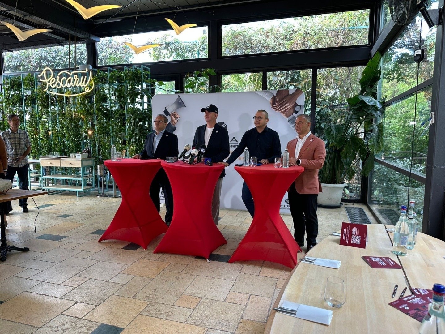 HORA avertizează asupra scăderii încasărilor și riscului închiderii a mii de firme din cauza dublării TVA, președintele Radu Savopol: „Deși localurile sunt pline, acest lucru nu înseamnă că cheltuielile sunt la fel ca înainte de majorarea taxelor sau din urmă cu câțiva ani”