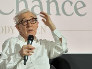 Woody Allen intenționează să regizeze un nou film în care îl va interpreta pe Donald Trump, după comedia „Celebrity” din 1998: „A fost o experiență plăcută să lucrăm împreună, este un actor foarte talentat”ea noastră”