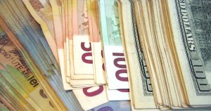 Euro urcă, dolarul scade la BNR