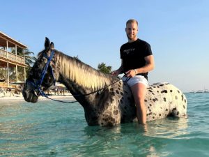 Frankfurt oferă dublu pentru jucătorul vizat de FCSB!