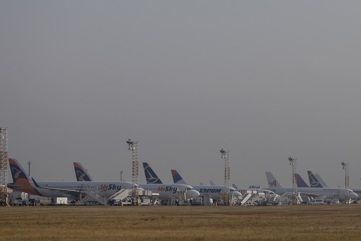 [ad_1] Trei avioane, inclusiv unul militar, au aterizat de urgență pe pista 08R a Aeroportului Otopeni, deși această pistă este folosită în principal pentru decolări