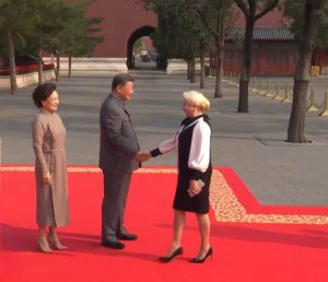 Viorica Dăncilă despre incidentul de la paradă din Beijing: „Era de așteptat să apară și Donald Trump”ea noastră”