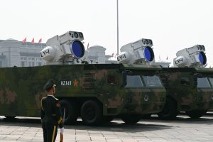China prezintă public armă secretă la paradă