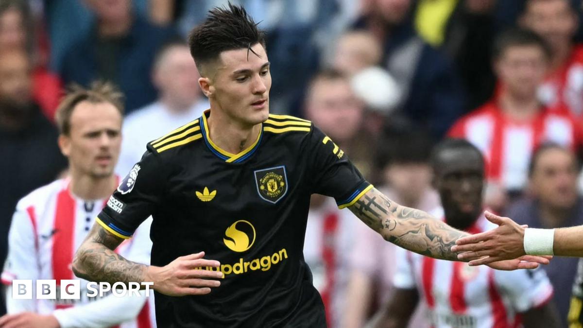Iată o variantă reformulată a titlului: „Ligă Premier în direct: Brentford – Manchester United, primul meci din seria celor șapte, plus reacții la concedierea lui Graham Potter” 

Sau o altă variantă: 
” Premier League în direct: meciul între Brentford și Manchester United deschide seria celor șapte meciuri, împotriva contextului reacțiilor la demiterea managerului Graham Potter „