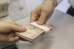 Vicepremierul Tanczos Barna, fost ministru de Finanțe, avertizează despre obiceiul unor instituții de a-și cheltui bugetele în primele luni ale anului și anunță că 2025 va fi primul an în care nu vor mai primi fonduri suplimentare la rectificareea noastră”