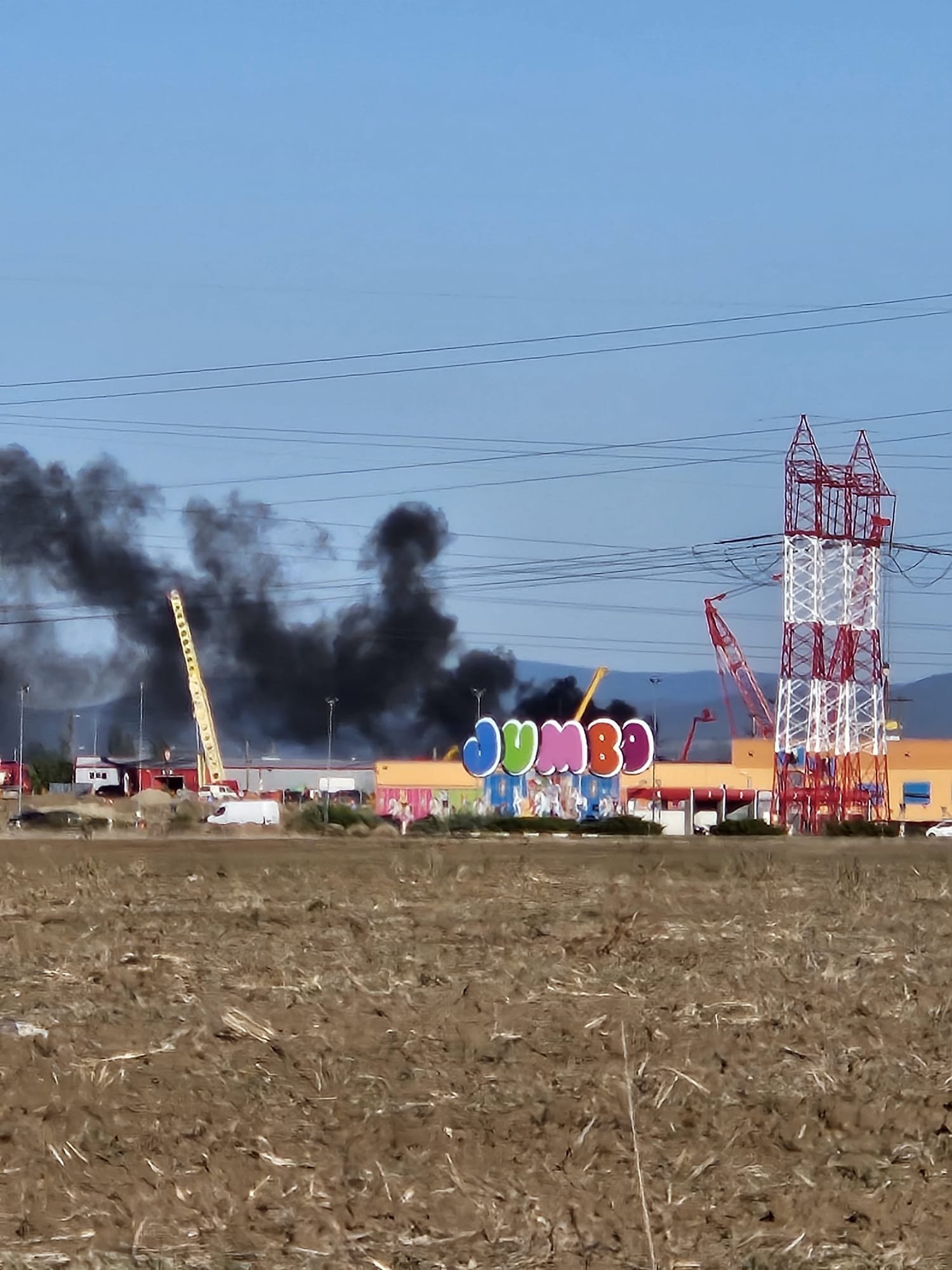 Incendiu puternic la utilaje de construcții în Vladimirescu