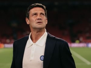Ajax îi dedică 7 cuvinte lui Chivu