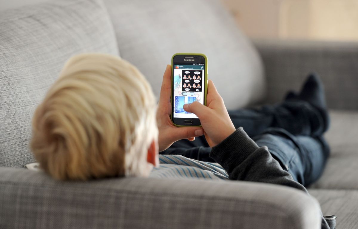 canapea-telefon-sociam-media-hepta_8134116.jpg