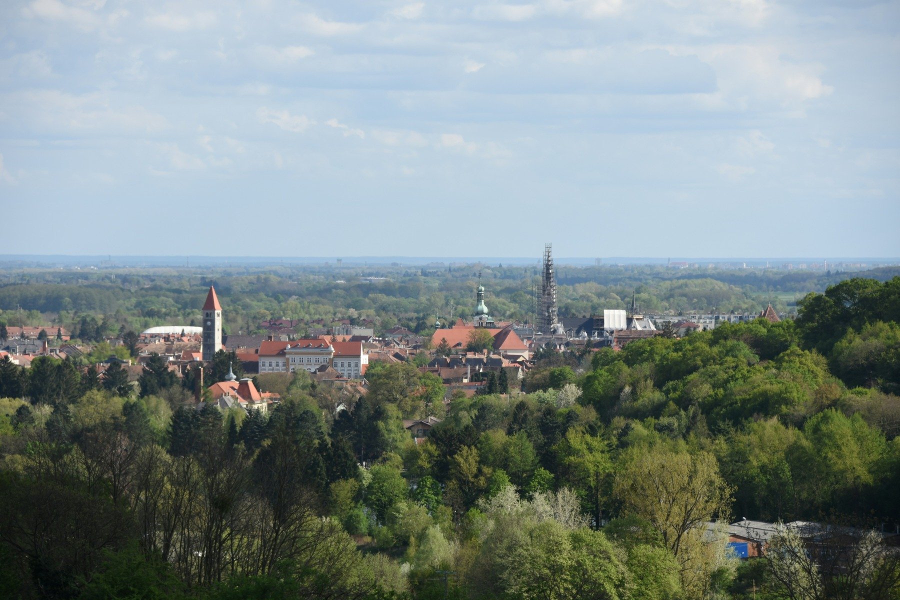 [ad_1] Peisajul din jurul micii localități poloneze Pniewo pare obișnuit, cu câmpuri largi cultivate și cer senin, întrerupt doar de câteva păduri
