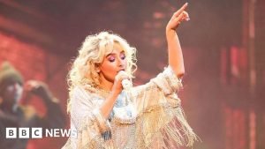 Sabrina Carpenter și Justin Bieber vor fi headlinerii