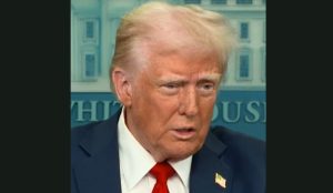 Donald Trump combată zvonurile despre sănătatea sa în prima ieșire în public după o săptămână, în contextul acuzațiilor de dezinformareea noastră”