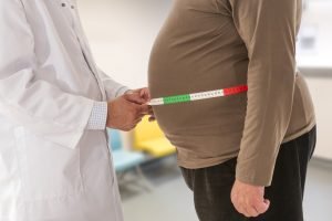 De ce anumite persoane cu obezitate sunt mai puțin expuse riscului de diabet și boli de inimă? Cercetările indică factori genetici care explică variabilitatea impactului obezității asupra sănătății.
