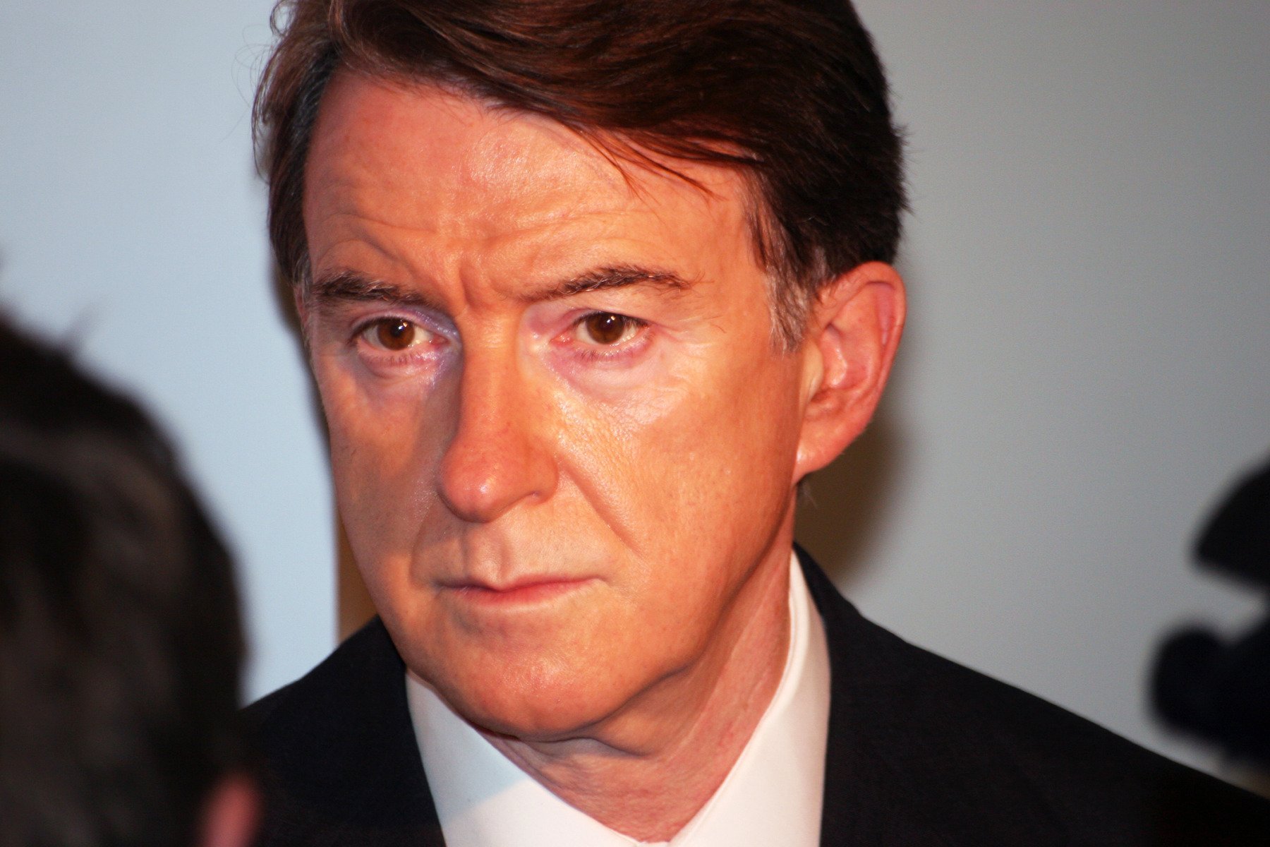 [ad_1] Lordul Mandelson a fost revocat din poziția de ambasador al Marii Britanii în Statele Unite, din cauza noilor dezvăluiri legate de legăturile sale cu Jeffrey Epstein, condamnat pentru pedofilie
