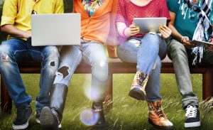 Colegiu din Timișoara implementează un program educațional de patru zile la școală și o zi online pentru elevii de clasa a XII-a, dedicată materiilor neținute la bacalaureat