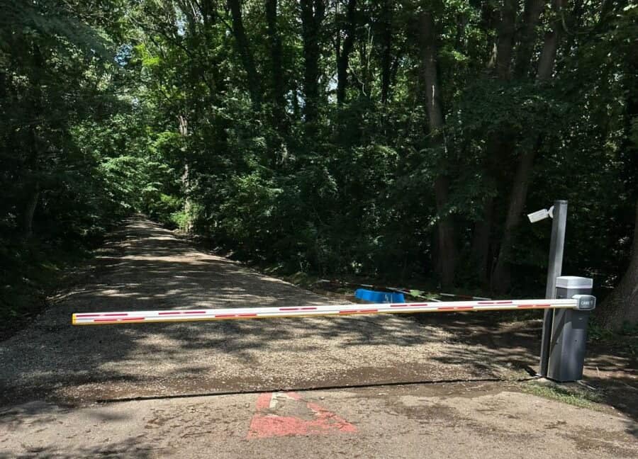 Fostul ministru al Mediului susține că traseul prin Pădurea Băneasa este deja accesibil exclusivitate pentru anumite persoane din Greenfield, utilizate de mașini ale unor privilegiați.