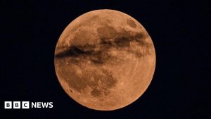 Eclipsa de lună “Lună Sângerândă”: Iubitorii de astronomie se pregătesc pentru evenimentul astronomic al eclipsei lunare de tip “Lună Sângerândă”