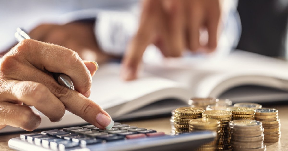 Care este suma de bani cash pe care cetățenii europeni ar trebui să o aibă pentru a face față situațiilor neprevăzute: o analiză a necesităților financiare de urgență.