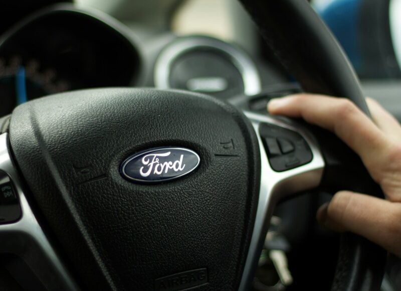 Ford recall aproape 102.000 de mașini Taurus în Statele Unite din cauza riscului de desprindere a componentelor de pe uși