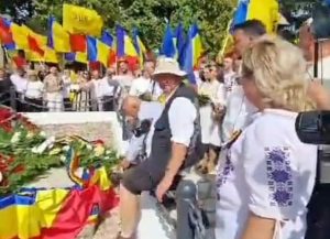 Fotograful partidului extremist AUR, evacuat de preot de pe mormântul lui Avram Iancu: „Vă rog frumos să plecați de aici!” / „Am auzit! De cinci ori mi-ai spus?”ea noastră”