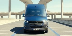 De 30 de ani, oferim Sprinter cu preț special: modelul 317 CDI furgon, varianta extra-lungă, echipare PRO, de la 39.707 euro fără TVA sau 48.045 euro cu TVA, disponibil pentru livrare imediată. Solicită oferta completă.