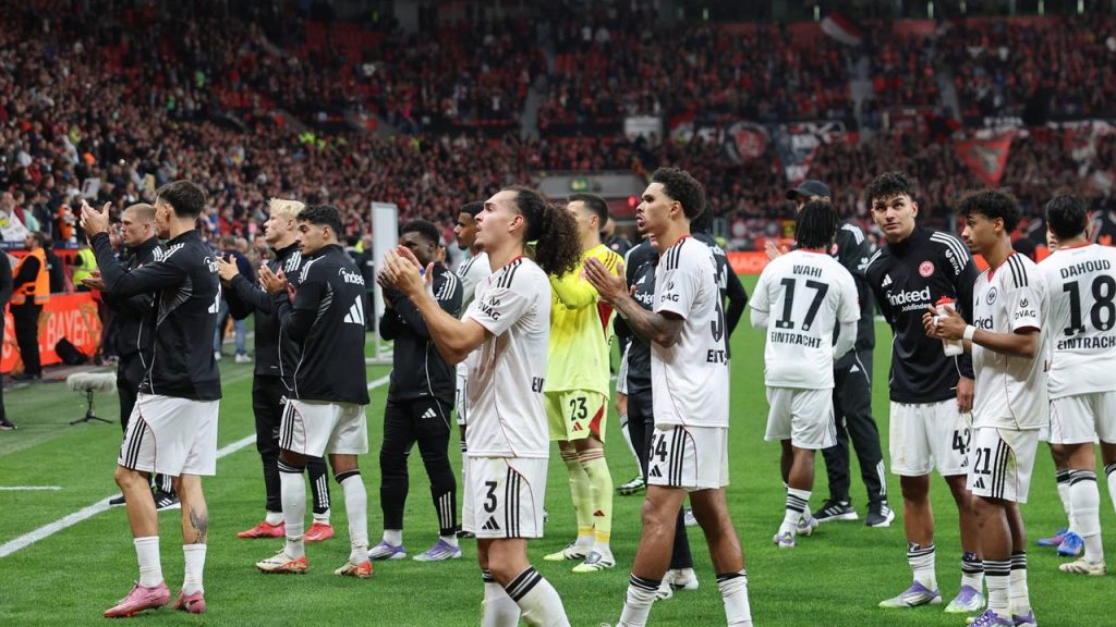 hr-kollektiver-eintracht-frust-in-leverkusen-102.jpg