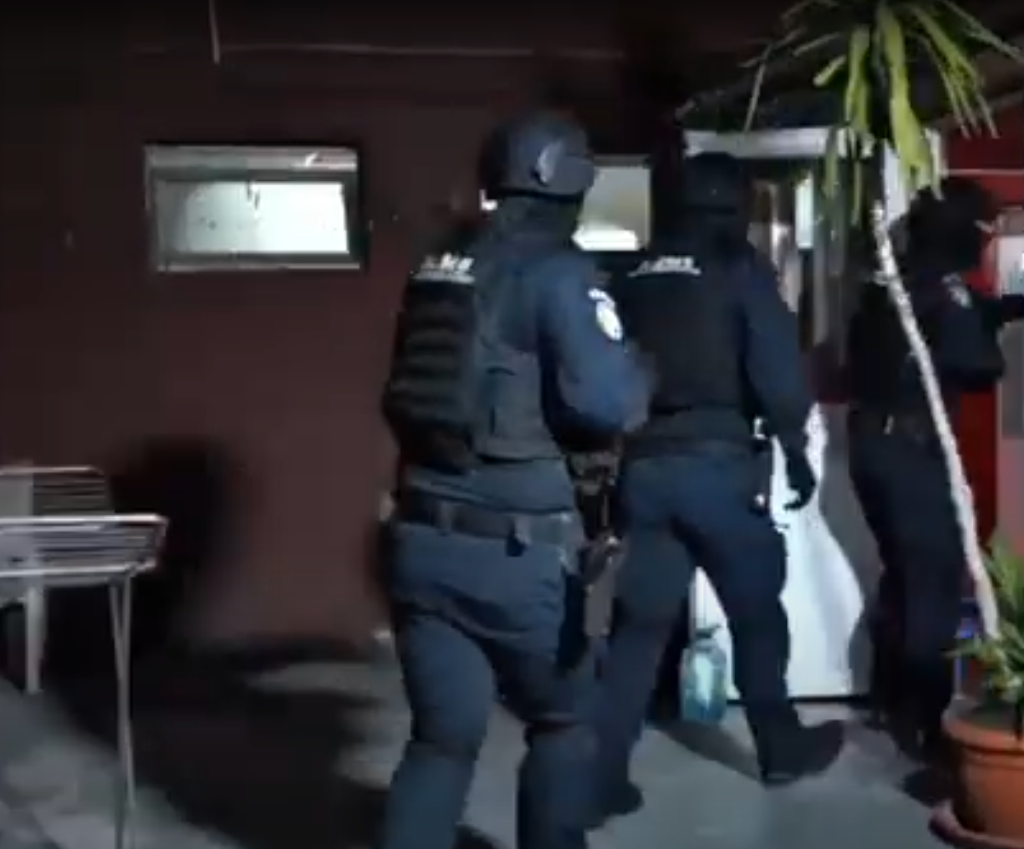 Zeci de percheziții în București, Ilfov și Olt, în cadrul unei anchete privind traficul de droguri. Peste 50 de persoane au fost aduse pentru audieri