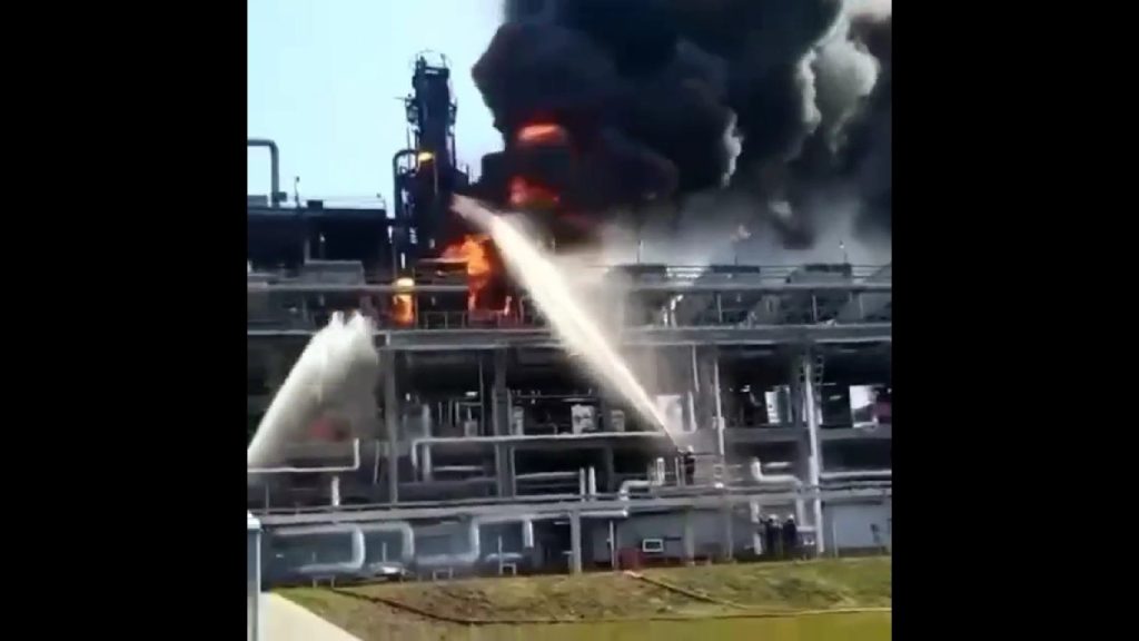 incendiu-rafinarie-rusia-ucraina-uzina-petroliera.jpg