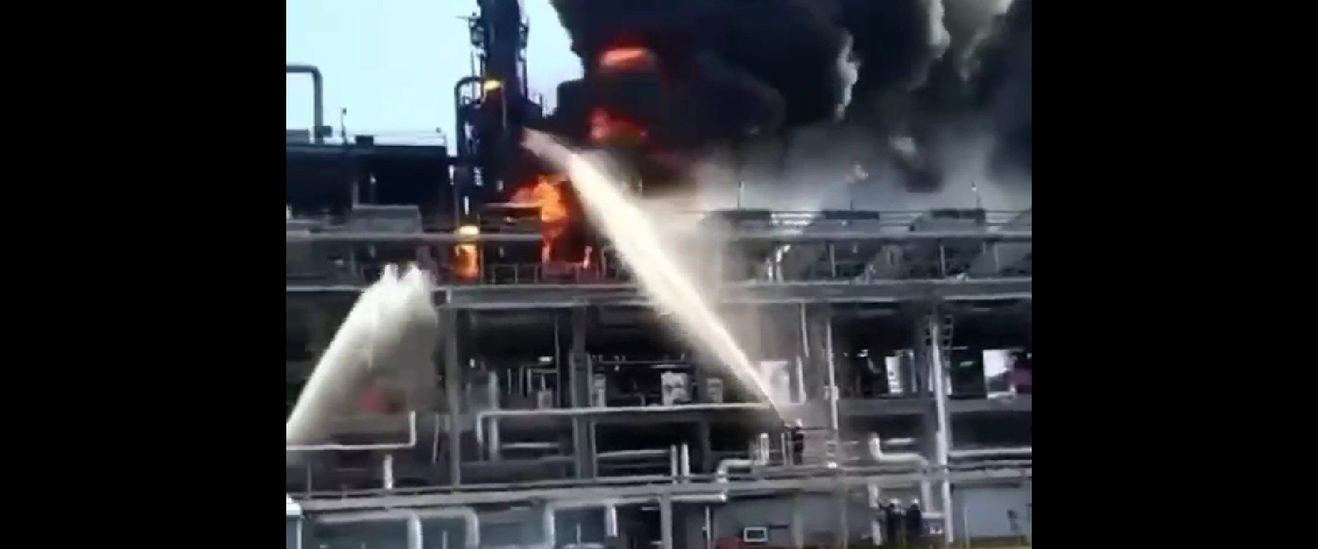 incendiu-rafinarie-rusia-ucraina-uzina-petroliera.jpg