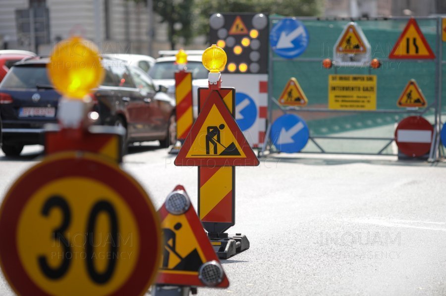 Trafic restricționat în noaptea de vineri spre sâmbătă pe strada Calea Victoriei, din cauza unor lucrări de reparație a asfaltului.
