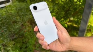 Cum te conectezi pe iPhone folosind chei de acces și autentificare în doi pași, fără parole